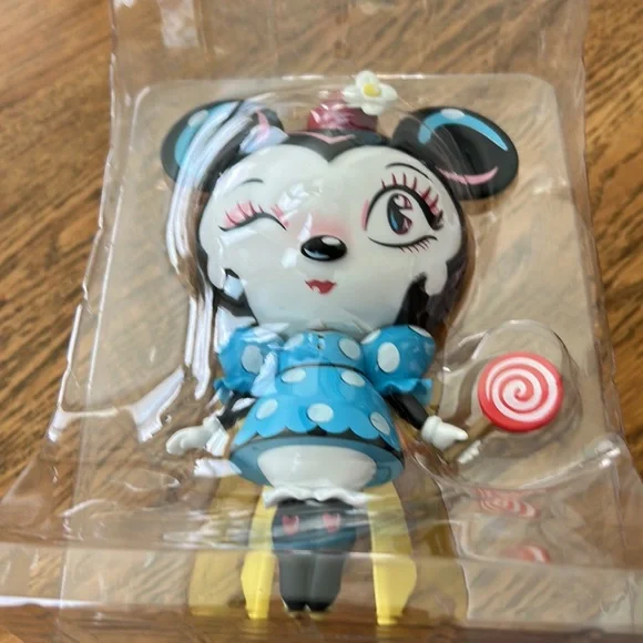 Disney’s showcase collection featuring miss Mindy vinyl - Picture 10 of 10